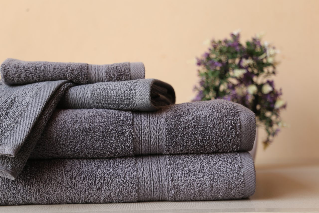 Stack,Of,2,Gray,Bath,Towel,With,2,Hand,Towel